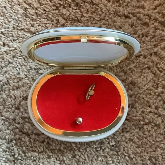 Herritage House Inc. /Fine Porcelain, Music Box By David Russell - Picture 4 of 4